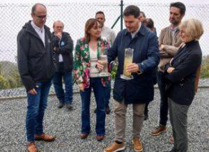 La consellera Sílvia Paneque, el alcalde de Fogars de Montclús y representantes del Consorci Besòs Tordera en la inauguración de la EDAR Costa del Montseny